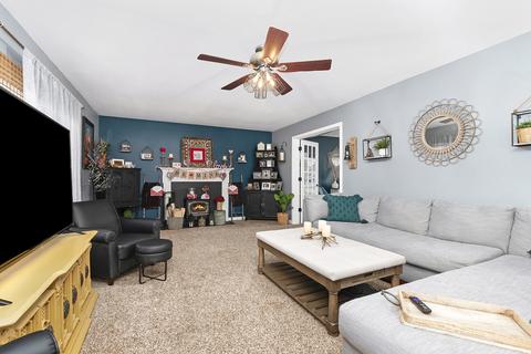 950 Aberdeen Ct, Elgin, IL 60123 photo 5