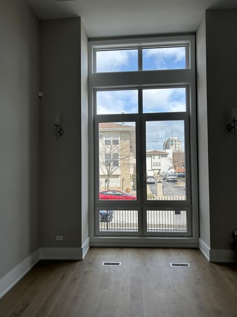 1005 E 62nd St, Chicago, IL 60637 photo 2