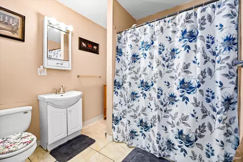 808 Spring St, Aurora, IL 60505 photo 10