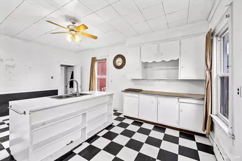 808 Spring St, Aurora, IL 60505 photo 7