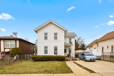 808 Spring St, Aurora, IL 60505 photo 2