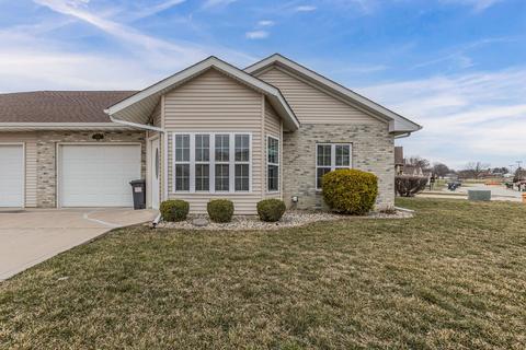 1925 S Prairie Winds Dr, Urbana, IL 61802