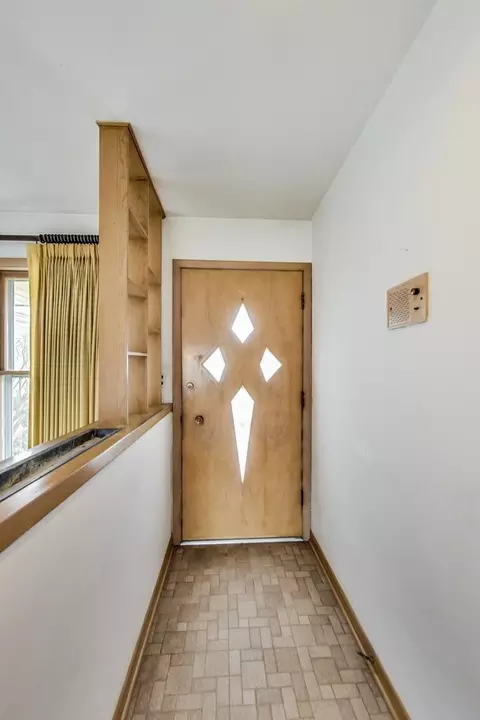 1754 Whitcomb Ave, Des Plaines, IL 60018 photo 4