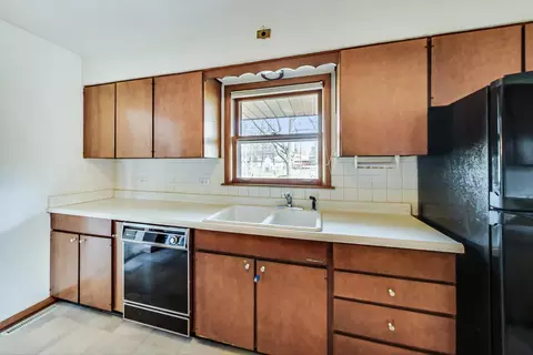 1754 Whitcomb Ave, Des Plaines, IL 60018 photo 12