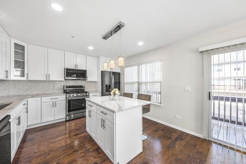 749 River Walk Dr, Wheeling, IL 60090 photo 2