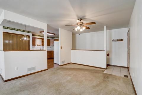 47 S Juniper Dr, North Aurora, IL 60542 photo 7