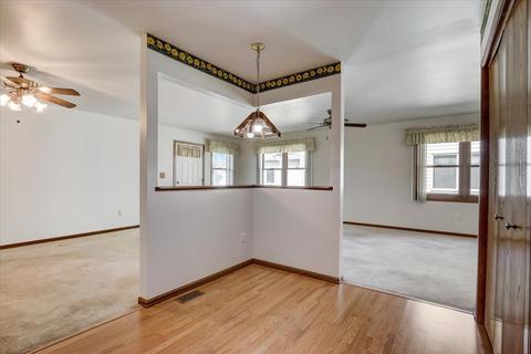 47 S Juniper Dr, North Aurora, IL 60542 photo 9