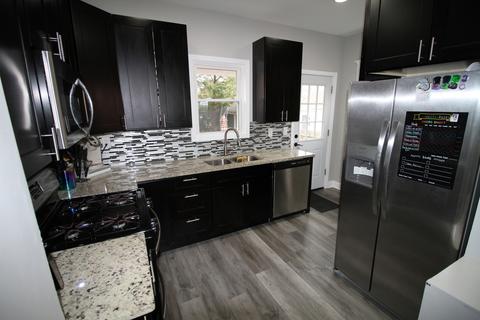 915 Larkin Ave, Elgin, IL 60123 photo 16