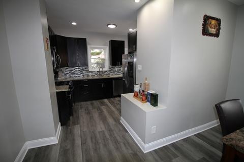 915 Larkin Ave, Elgin, IL 60123 photo 17