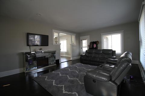 915 Larkin Ave, Elgin, IL 60123 photo 5