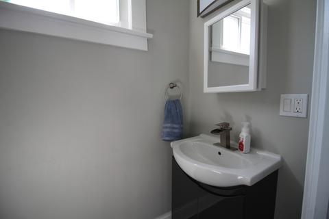 915 Larkin Ave, Elgin, IL 60123 photo 7