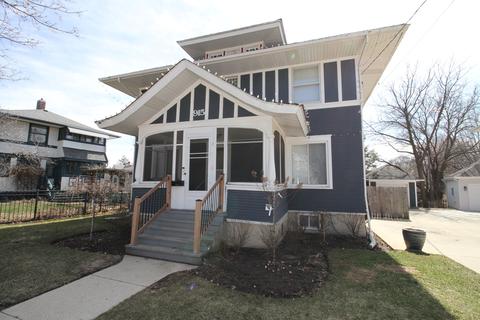 915 Larkin Ave, Elgin, IL 60123