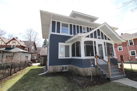 915 Larkin Ave, Elgin, IL 60123 photo 2