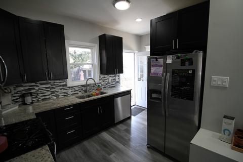915 Larkin Ave, Elgin, IL 60123 photo 14