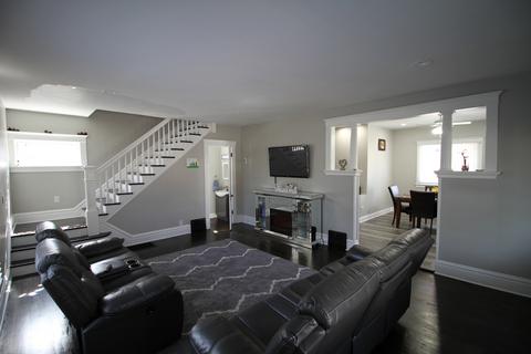 915 Larkin Ave, Elgin, IL 60123 photo 9