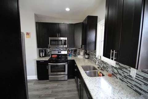 915 Larkin Ave, Elgin, IL 60123 photo 12
