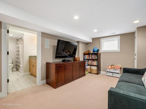 3632 N Artesian Ave, Chicago, IL 60618 photo 23