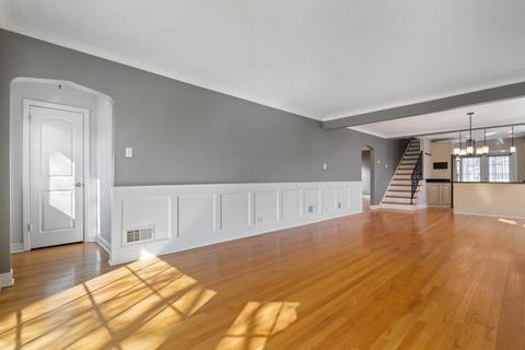 10215 S Artesian Ave, Chicago, IL 60655 photo 3