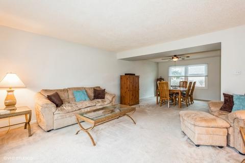 1015 Congress Dr, Bartlett, IL 60103 photo 3