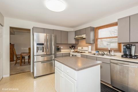 1015 Congress Dr, Bartlett, IL 60103 photo 4