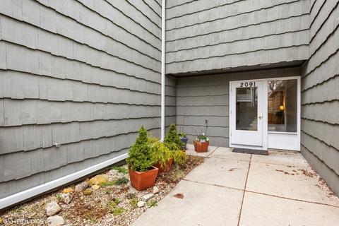 2091 Creekside Dr #2-2-1, Wheaton, IL 60189