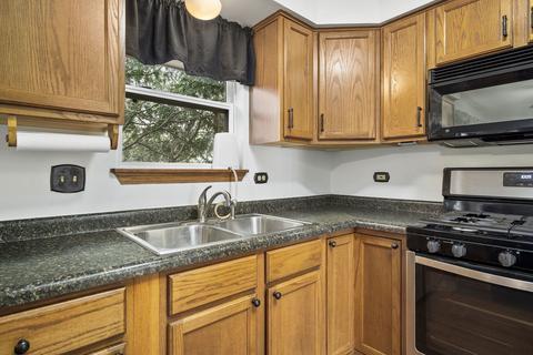 2310 Willow Lakes Ct, Plainfield, IL 60586 photo 9