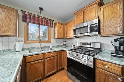 614 Nancy Ln, Mchenry, IL 60051 photo 2
