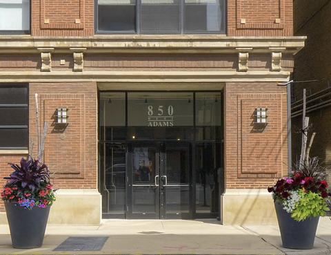 850 W Adams St #2D, Chicago, IL 60607