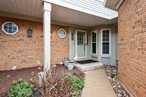 338 Cimarron Rd E, Lombard, IL 60148 photo 3