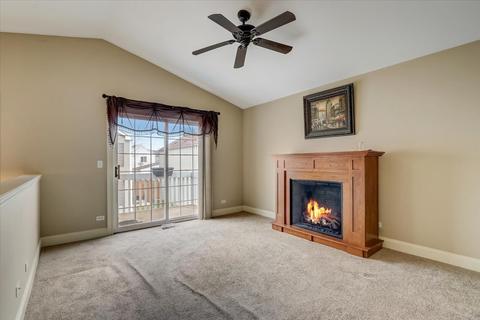 937 Symphony Dr, Aurora, IL 60504 photo 2