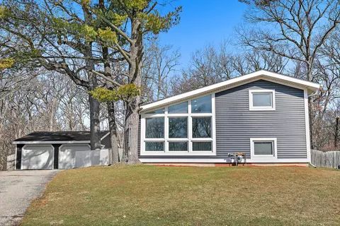 1204 Grant Dr, Carpentersville, IL 60110