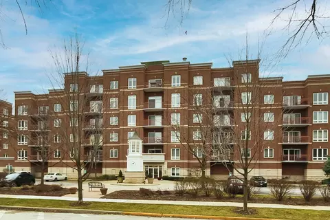 799 Graceland Ave #609, Des Plaines, IL 60016