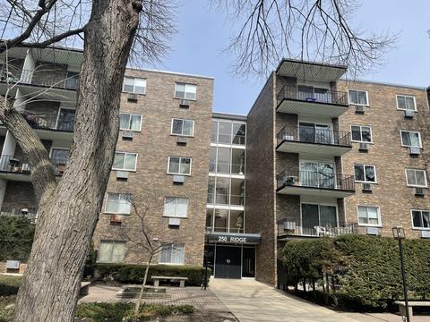 250 Ridge Ave #4C, Evanston, IL 60202