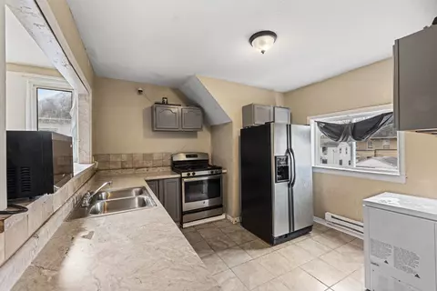Kitchen - 553 E Bourbonnais St, Kankakee, IL 60901 photo 7 of 11