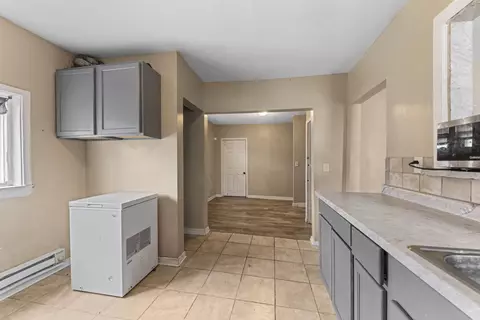 Kitchen - 553 E Bourbonnais St, Kankakee, IL 60901 photo 10 of 11