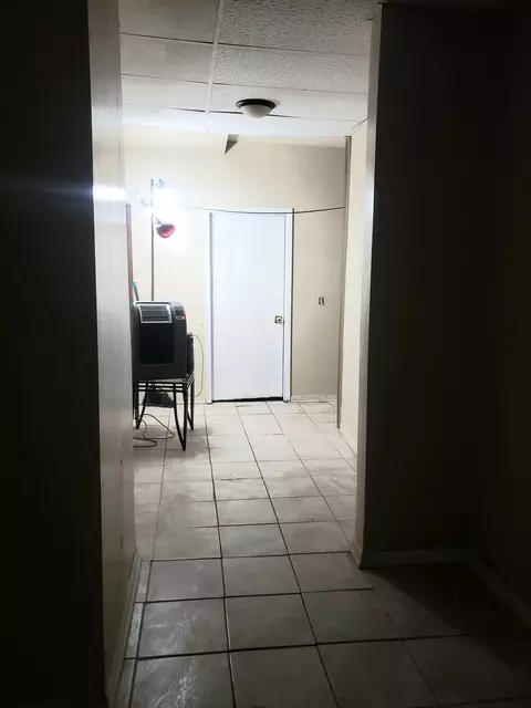 Entry Way - 553 E Bourbonnais St, Kankakee, IL 60901 photo 2 of 2