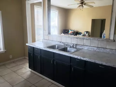 Kitchen - 553 E Bourbonnais St, Kankakee, IL 60901 photo 6 of 11