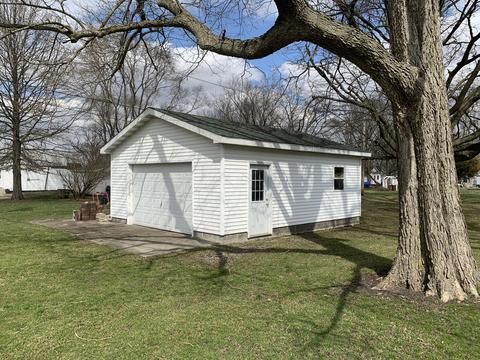 400 E Bowyer St, Bement, IL 61813 photo 4
