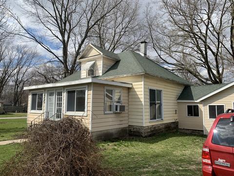 400 E Bowyer St, Bement, IL 61813 photo 2