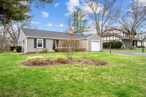 520 Parkway Dr, Wheaton, IL 60187 photo 2