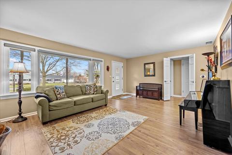 520 Parkway Dr, Wheaton, IL 60187 photo 5