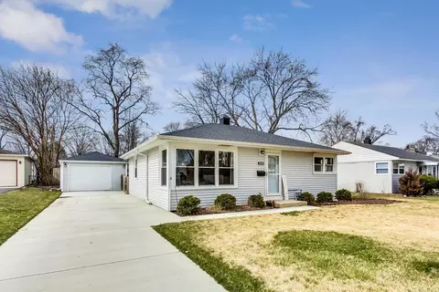 3005 Martin Ln, Rolling Meadows, IL 60008 photo 2