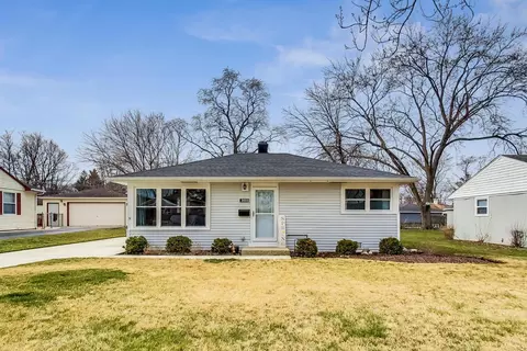 3005 Martin Ln, Rolling Meadows, IL 60008 photo 1