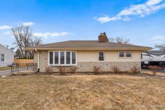 112 Park Ave, Cary, IL 60013 photo 2
