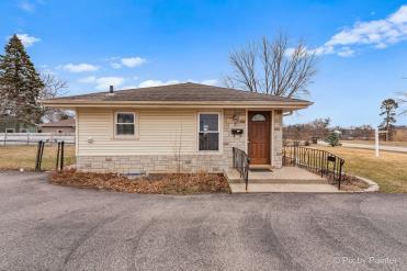 112 Park Ave, Cary, IL 60013 photo 3