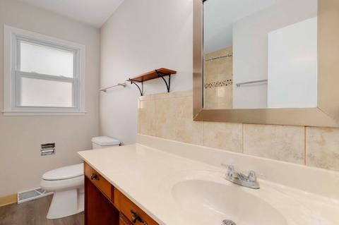 1278 Blackhawk Dr, Elgin, IL 60120 photo 8