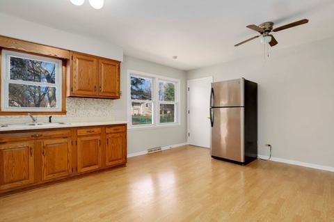 1278 Blackhawk Dr, Elgin, IL 60120 photo 5
