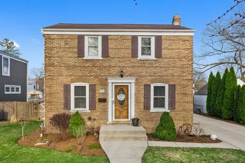 417 N Pine St, Mount Prospect, IL 60056 photo 2
