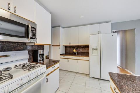 638 Hastings Rd, Wheeling, IL 60090 photo 15