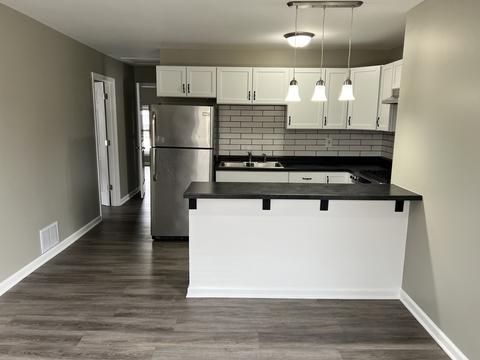 523 E Benton St, Aurora, IL 60505 photo 4